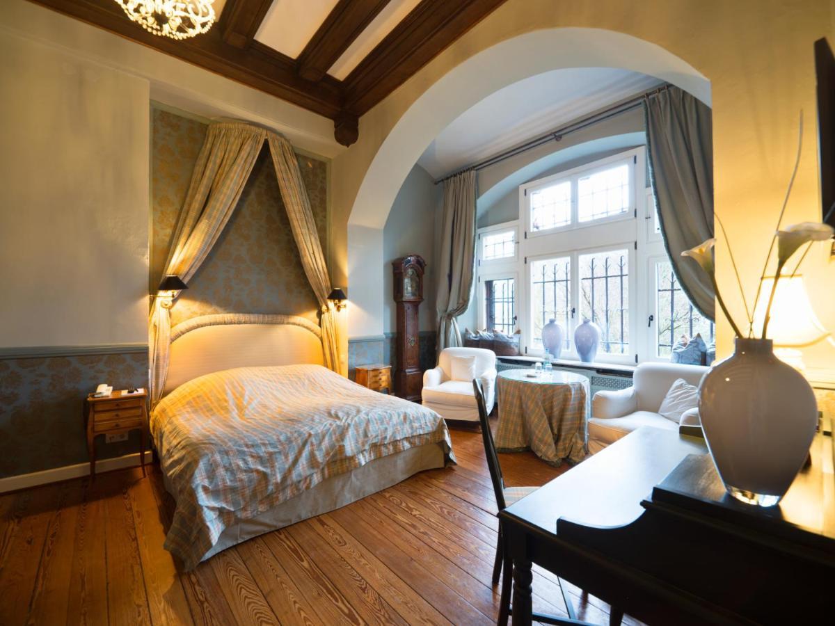 Gaestehaus Schloss Saareck Метлах Экстерьер фото