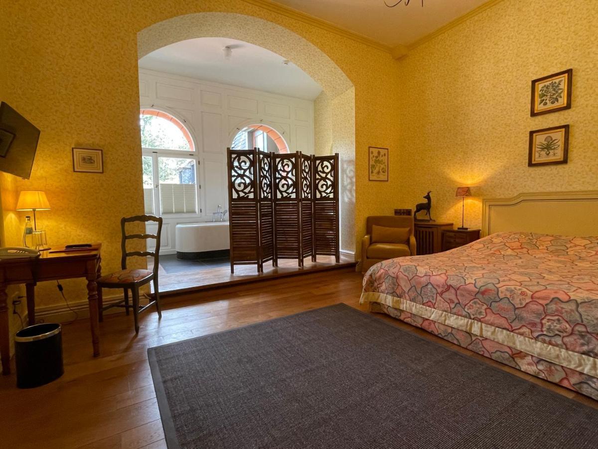 Gaestehaus Schloss Saareck Метлах Экстерьер фото