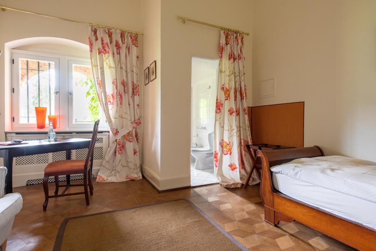 Gaestehaus Schloss Saareck Метлах Экстерьер фото
