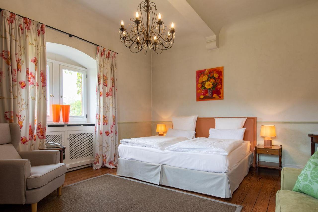 Gaestehaus Schloss Saareck Метлах Экстерьер фото