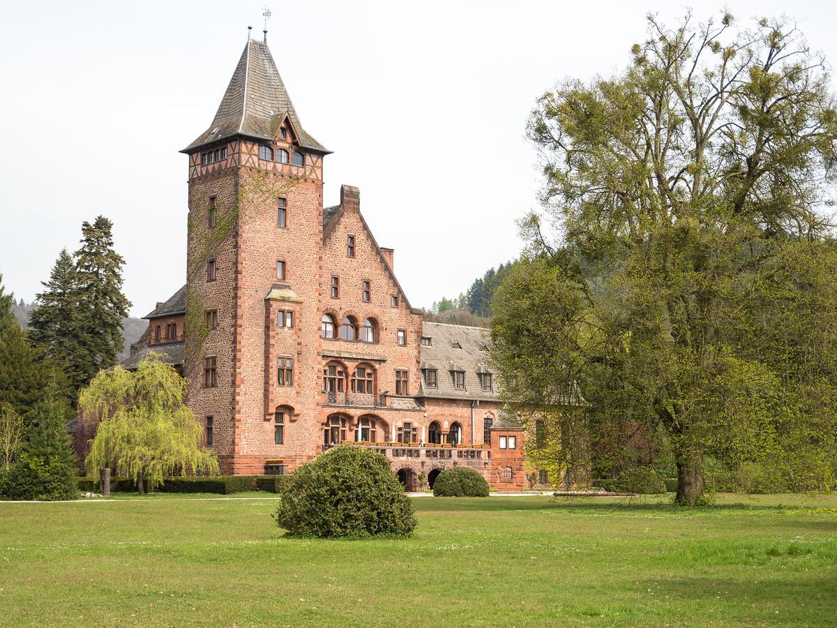 Gaestehaus Schloss Saareck Метлах Экстерьер фото