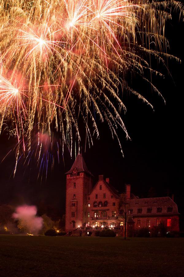 Gaestehaus Schloss Saareck Метлах Экстерьер фото