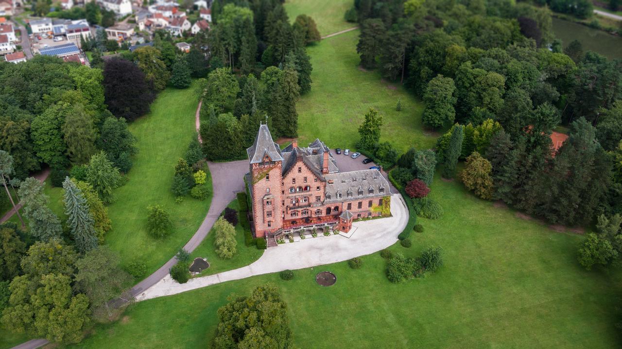 Gaestehaus Schloss Saareck Метлах Экстерьер фото